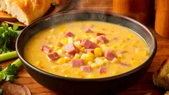 Sopa cremosa de elote, jamón y papa: una comida ligera llena de sabor